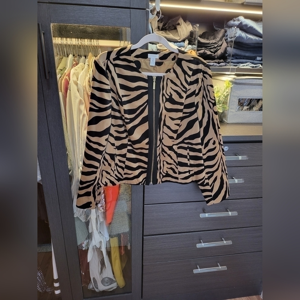 Chico's animal print zip-up short blazer size 2